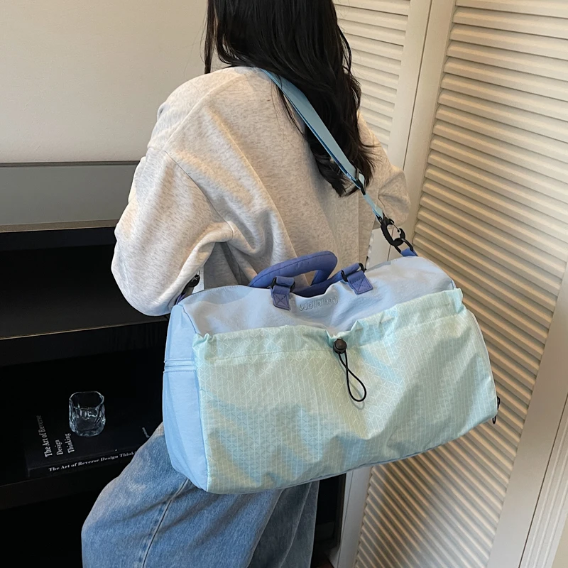 212运动旅行包 干湿分离独立鞋位 防水面料健身包批发