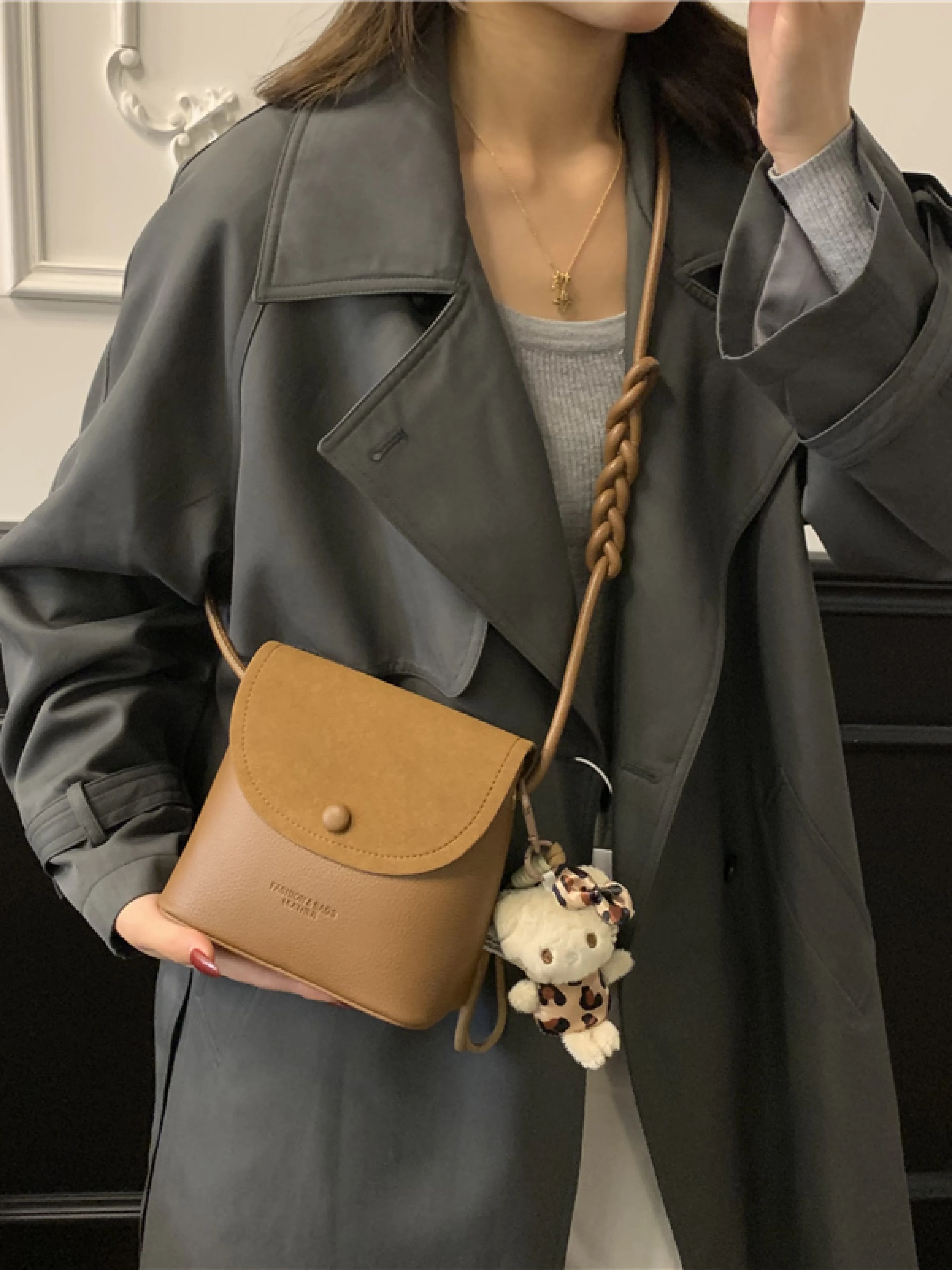 小众复古包包女高级感单肩女包秋冬新款时尚斜挎包手机百搭水桶