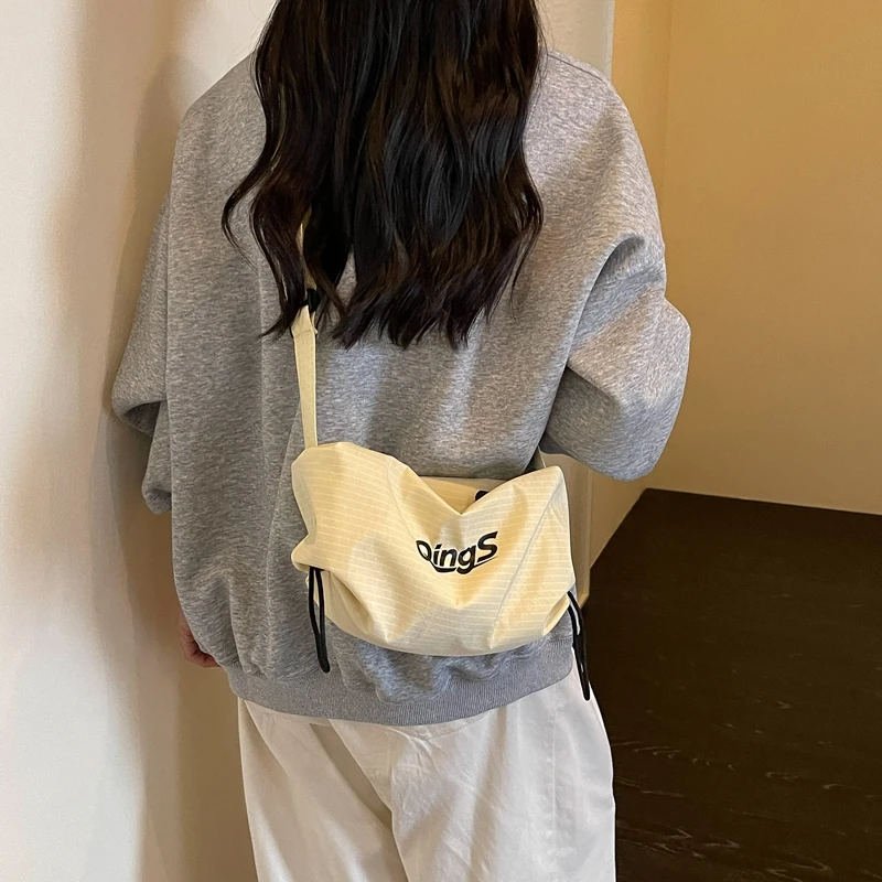 女包斜跨单肩包时尚休闲四色可选厂家直发