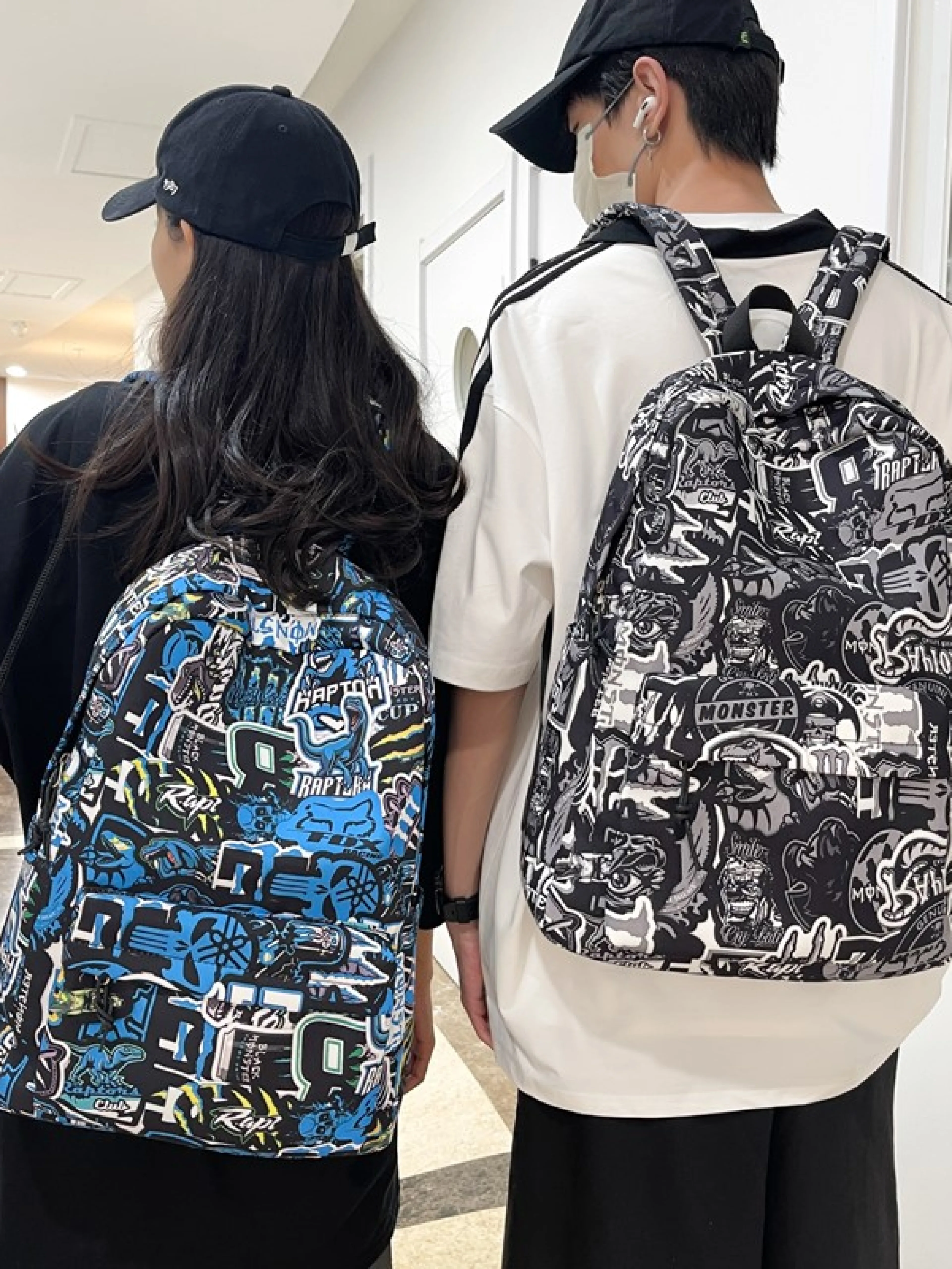 涂鸦新款三色可选厂家直销双肩包男潮酷大容量背包女学生书包